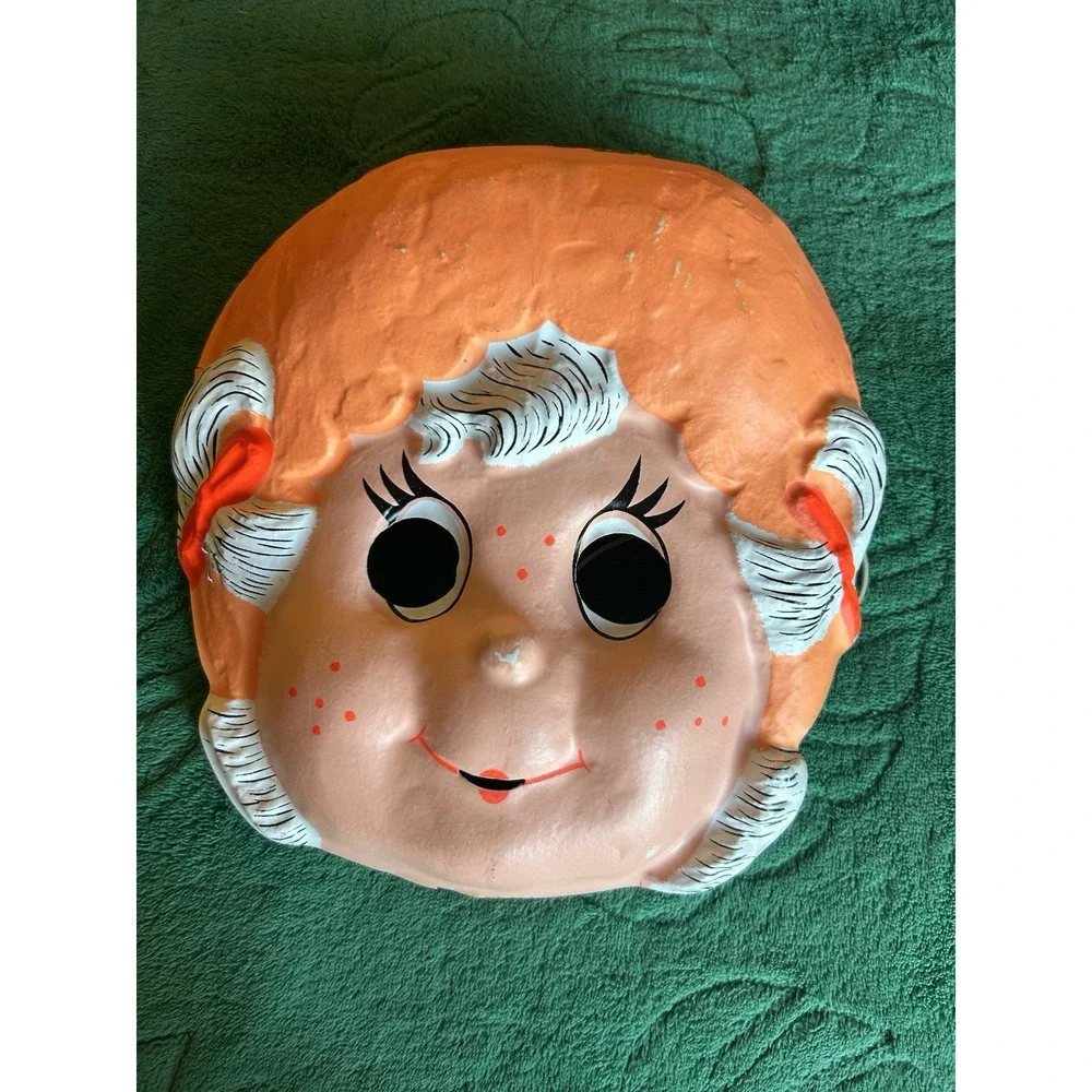 1980 vintage Strawberry Shortcake Apricot kids Halloween mask.